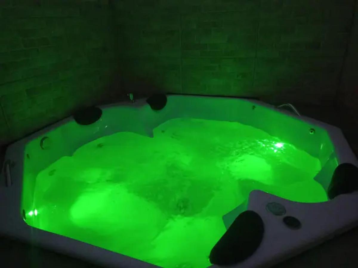 Casa Com Spa De Hidro, Aquecedor E Cromoterapia A 1,0 Km Do Centro Chapada dos Guimarães Extérieur photo