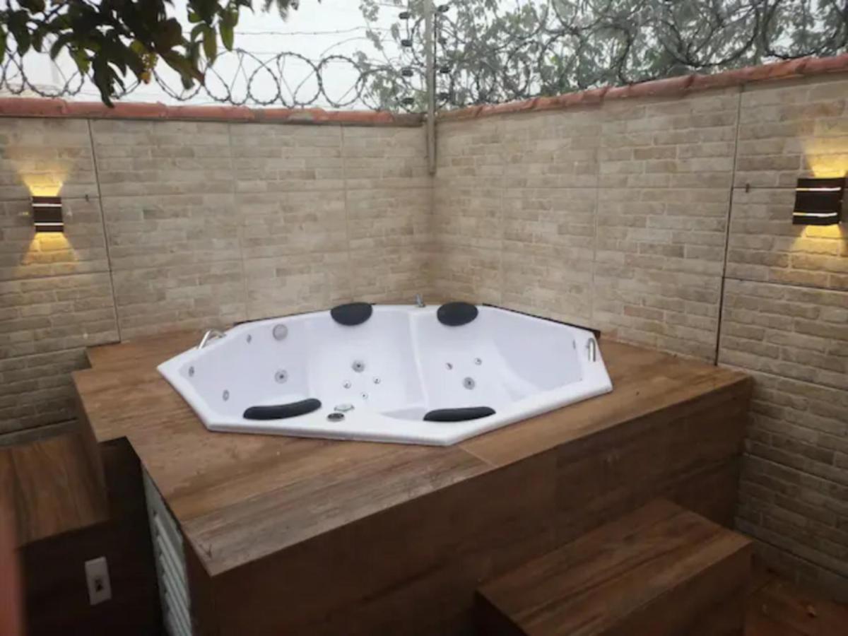 Casa Com Spa De Hidro, Aquecedor E Cromoterapia A 1,0 Km Do Centro Chapada dos Guimarães Extérieur photo